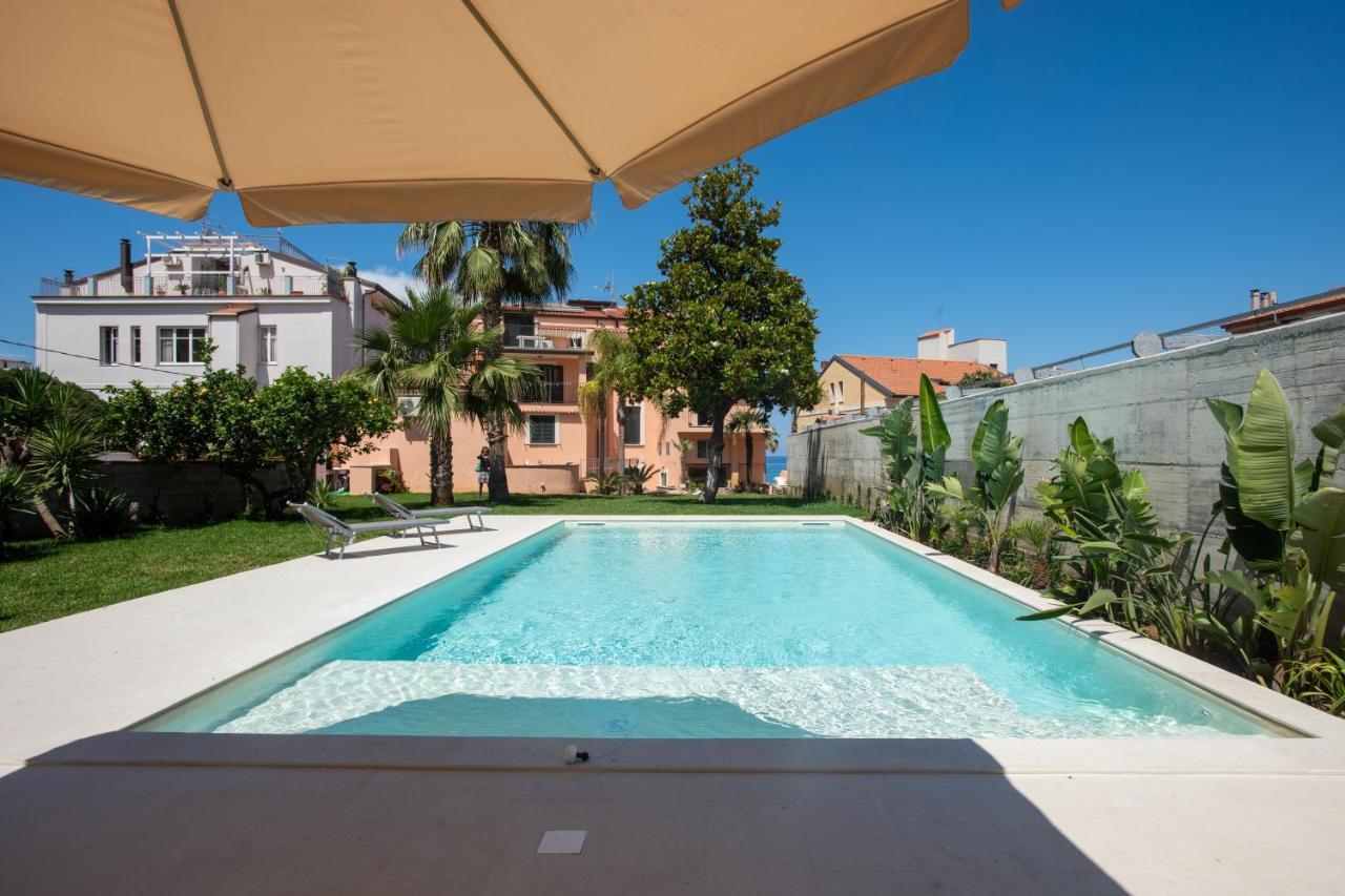 Villa Rosa Residence Санта-Мария-ди-Кастеллабате Экстерьер фото